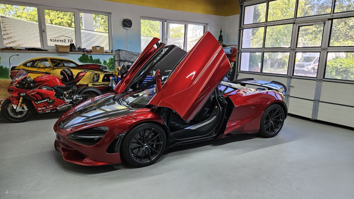 McLaren 750S bei GT Service in Eichenau